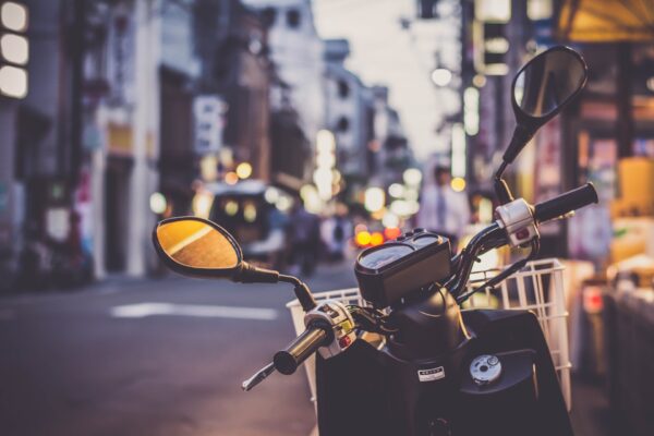 scooter g34591b8e7 1920 600x400 - Las 5 multas de moto más comunes