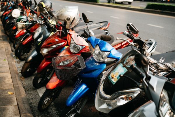 Aparcar 3 600x400 - 10 recomendaciones para aparcar tu moto en Madrid Central
