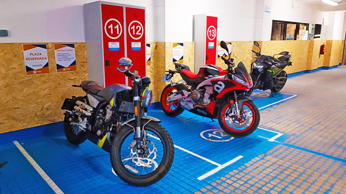 Momoven y MimoTo Parking 1100x619 - Beneficios de comprarse una moto