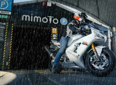 Cómo conducir en moto con lluvia
