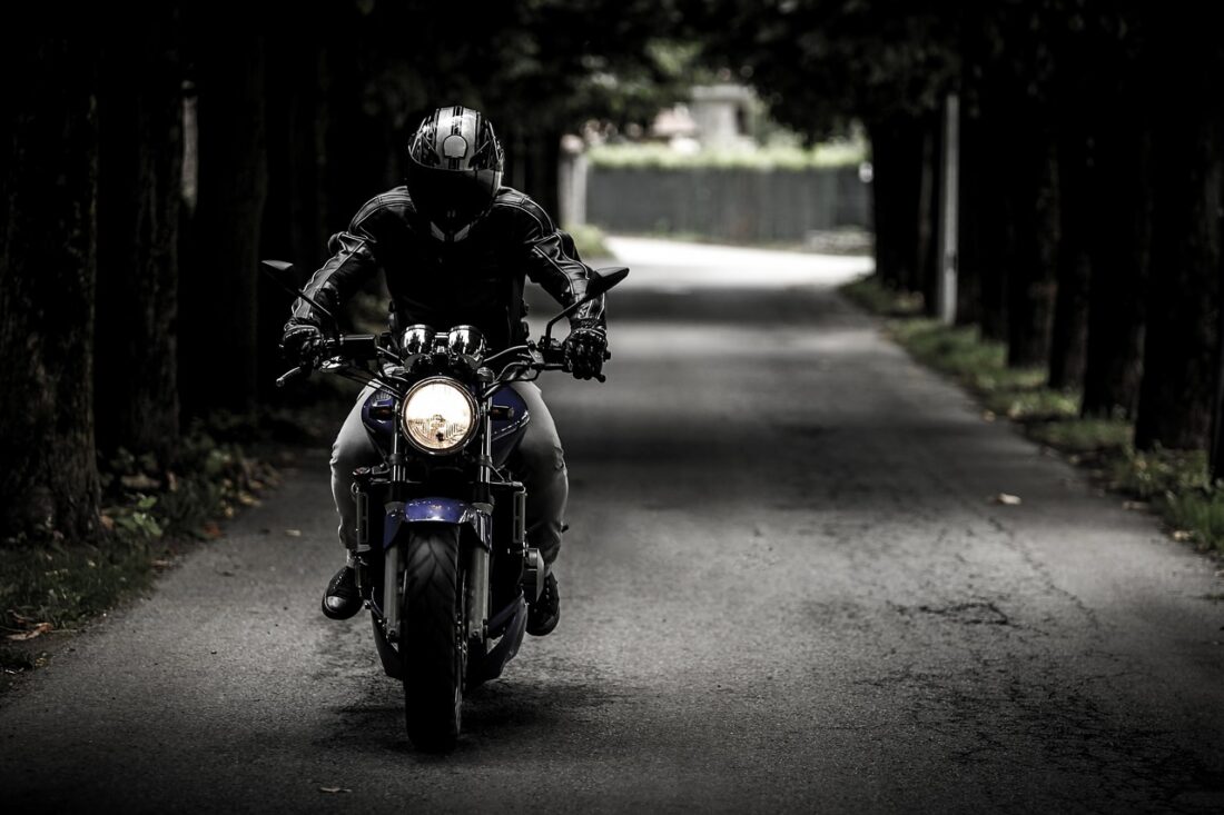 biker gf62a1cb41 1280 1100x733 - Beneficios de comprarse una moto